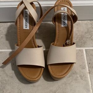 Steve Madden Women's Tan and Cream Sandals
